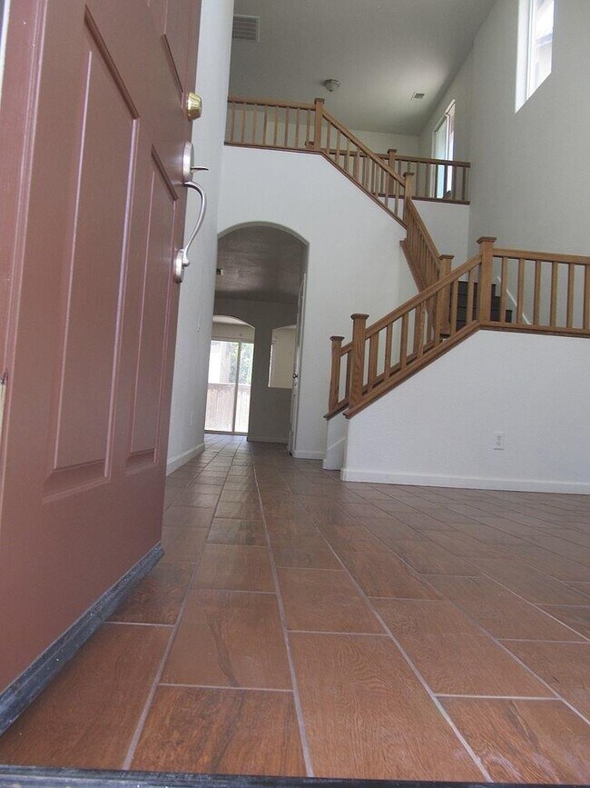 Building Photo - 233 American Farms Ave