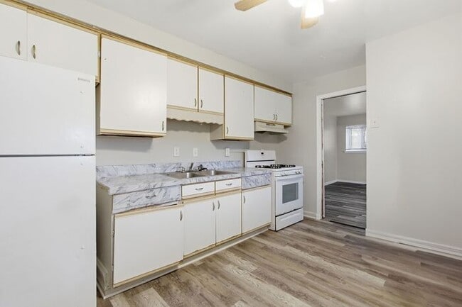 Building Photo - Huge ranch style home with Detached Section 8 Accepted