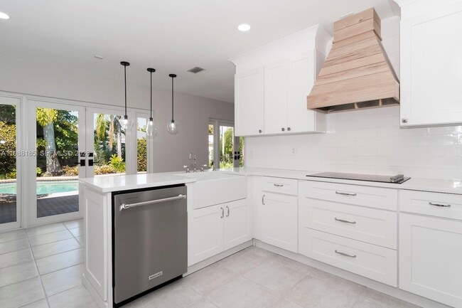 Building Photo - 2011 NE 211th St