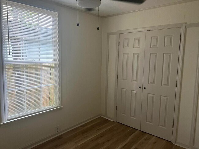 Building Photo - 1815 Jenkins St