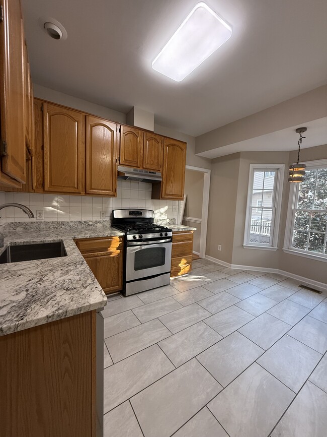 kitchen - 110 Sudbury Ln