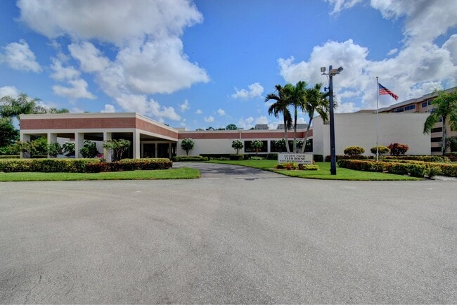 Building Photo - 4735 Lucerne Lakes Blvd