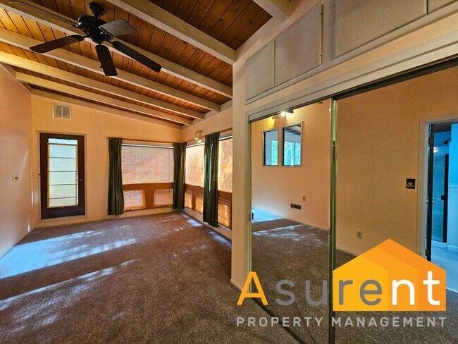Building Photo - Stunning Home located in the picturesque Ashland