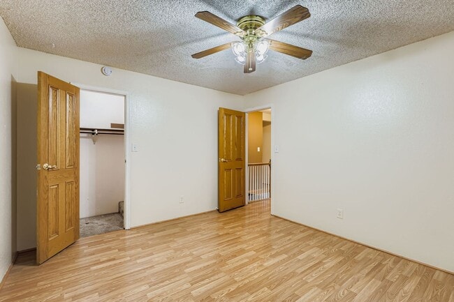 Building Photo - Stunning 3/2.5 home in Arvada!
