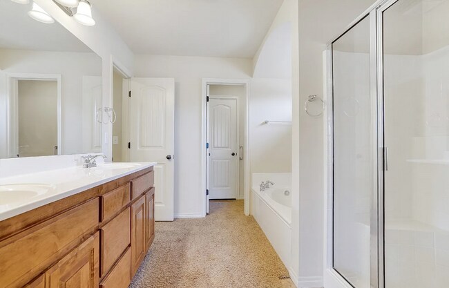 Building Photo - 5 Bed 3 Bath Broken Arrow