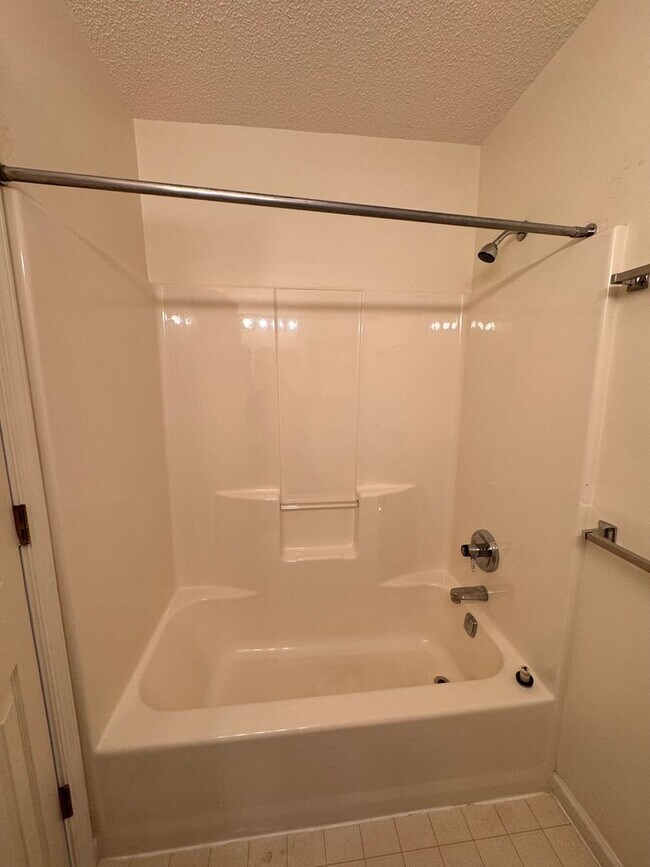 Building Photo - Duplex for Rent