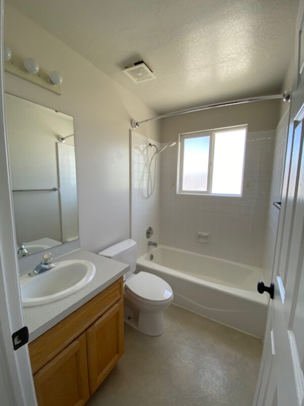 Building Photo - 2022 N 850 W