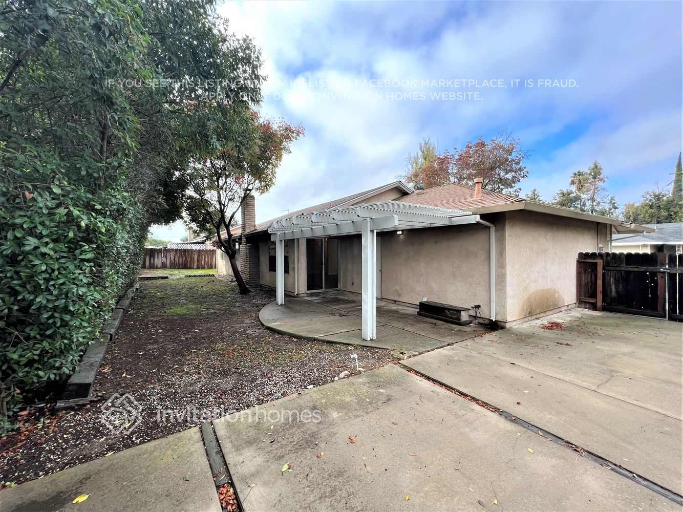 Building Photo - 460 Pelican Pl