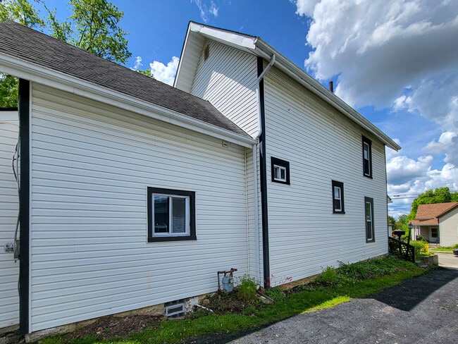 Building Photo - 617 Chestnut St