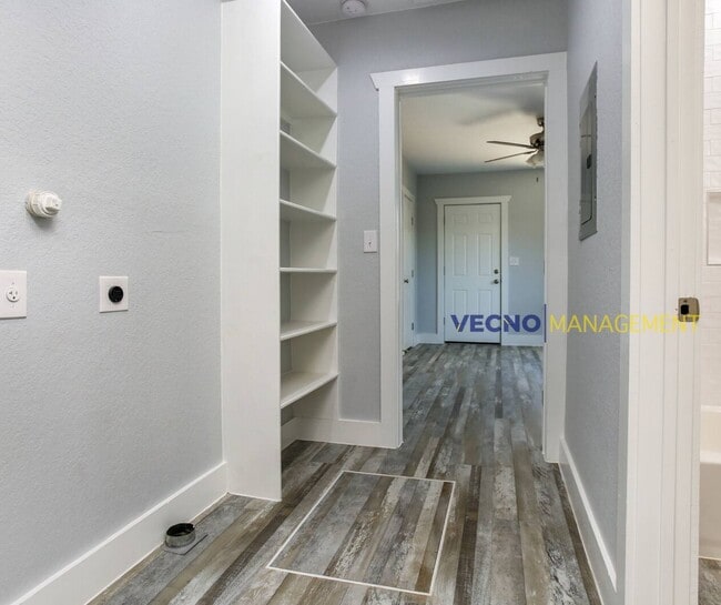 Building Photo - 129 E Torrey St