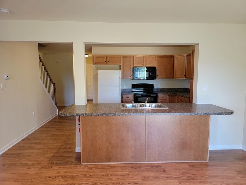 Building Photo - 107 Park Place Cir