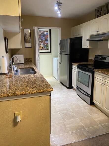 kitchen view - 2550 N Alafaya Trl