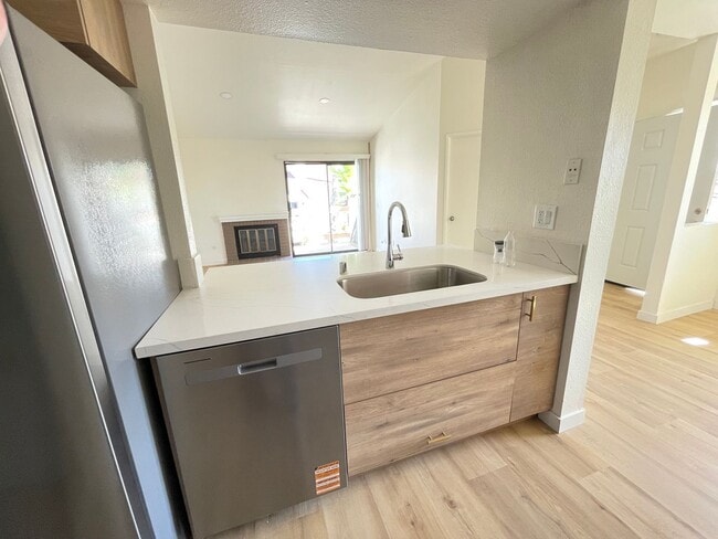 Building Photo - Stylish 3-Bedroom Retreat in the Highly De...