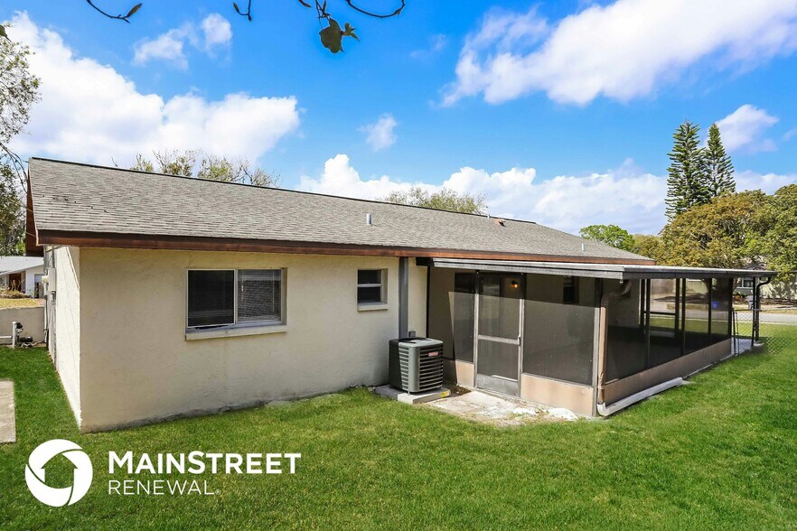 Building Photo - 865 S Lake Rd