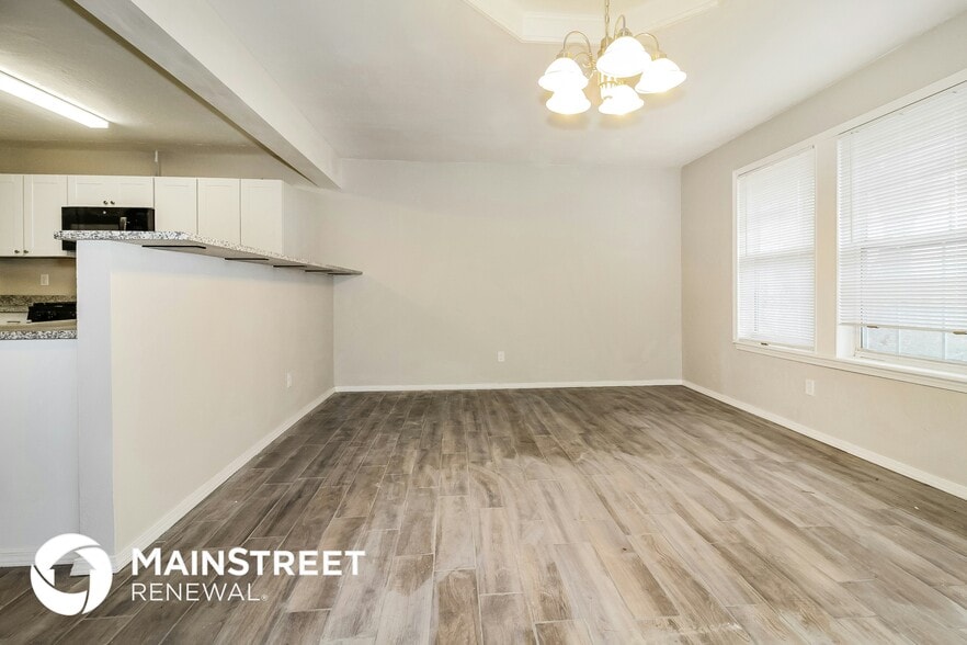 Building Photo - 800 Plaza Dr