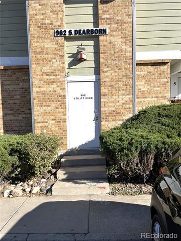 Primary Photo - 962 S Dearborn Way