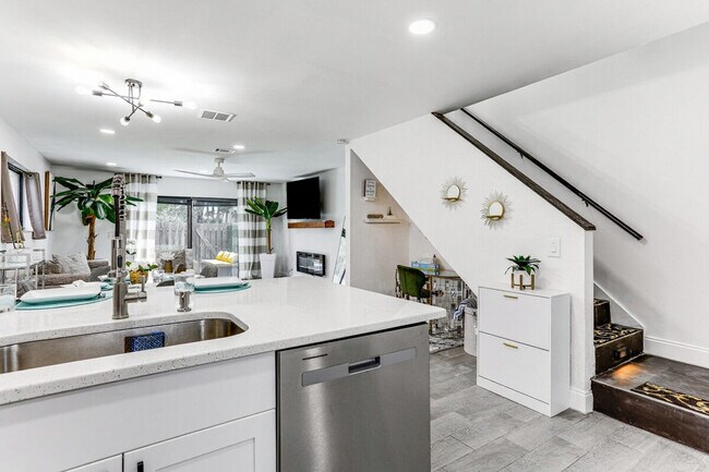 Building Photo - 4225 N Hwy A1A