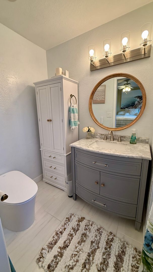 Building Photo - LAKE VIEW - NEVER FLOODED 4/3