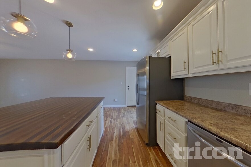Building Photo - 4615 El Camino Dr
