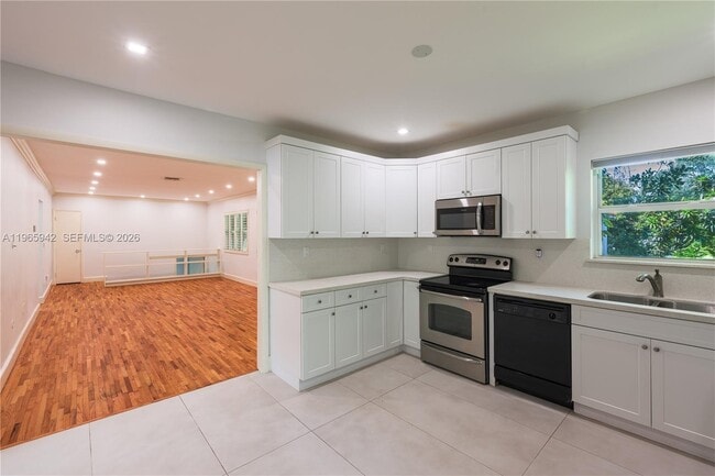 Building Photo - 3911 Ponce de Leon Blvd