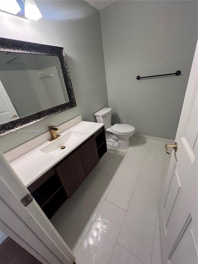 Building Photo - 5063 Heatherhill Ln