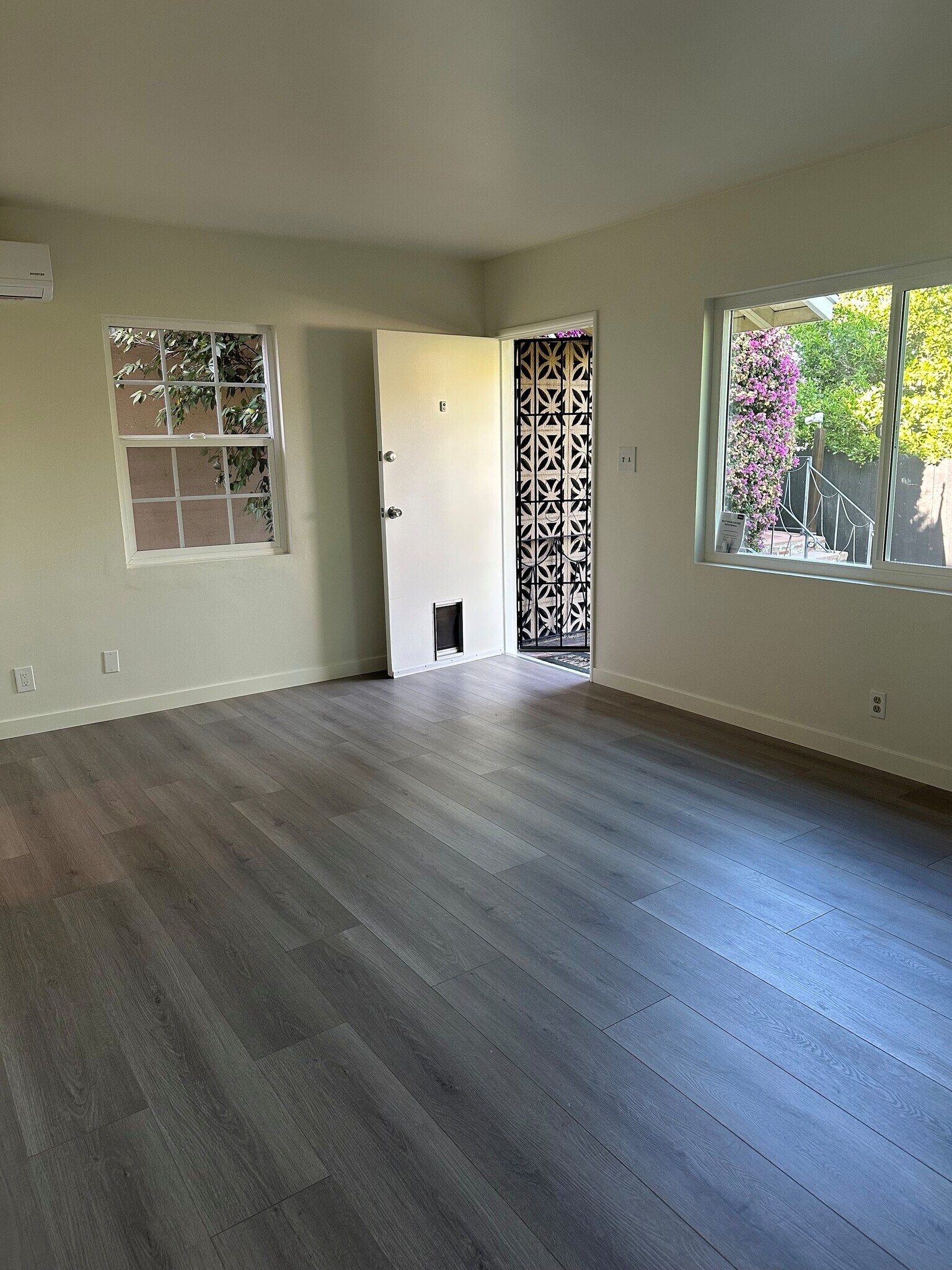 Building Photo - 205 W Palmer Ave