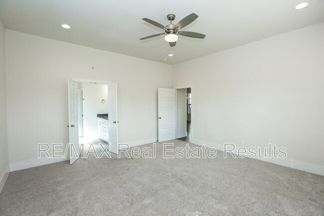 Building Photo - 4903 SW Woodvale Rd