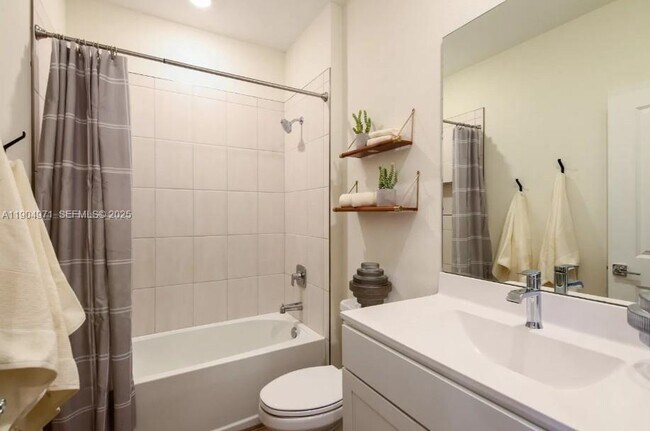 Building Photo - 117 SW 170th Ave