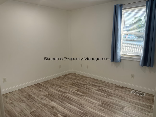 Building Photo - Fully Renovated Condo For Rent in West War...