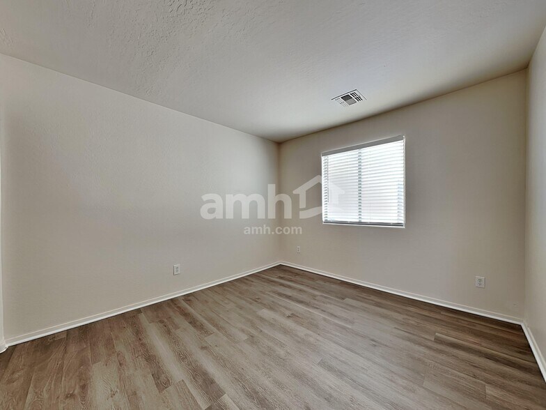 Building Photo - 11210 W Rio Vista Ln