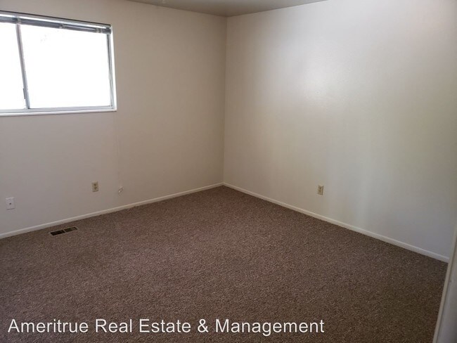 Building Photo - 2 br, 1 bath Apartment - 650 E. 200 N.