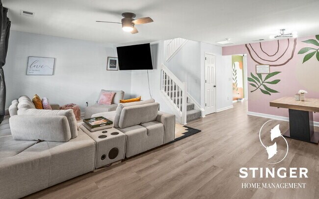 Building Photo - 536 Candida Dr