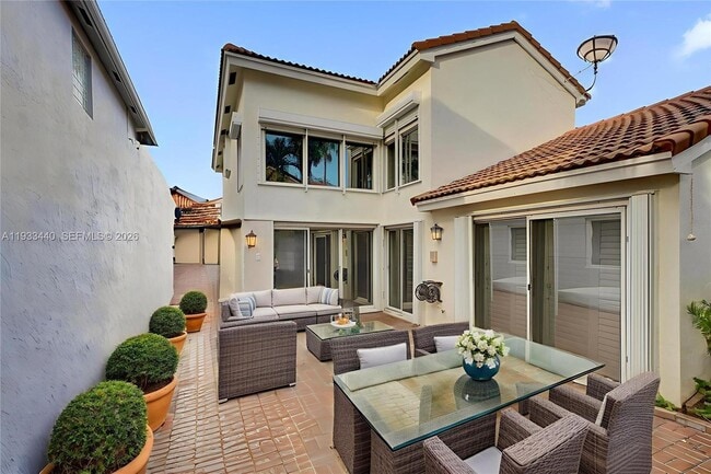 Building Photo - 1046 Satinleaf St