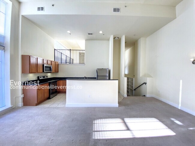 Building Photo - 525 E Grace St