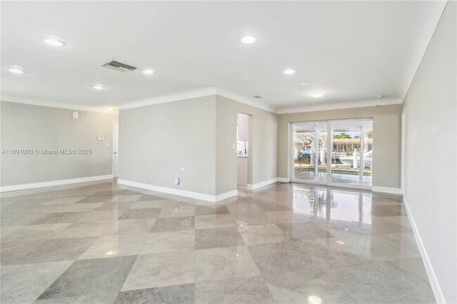 Building Photo - 2770 NE 8th Ct