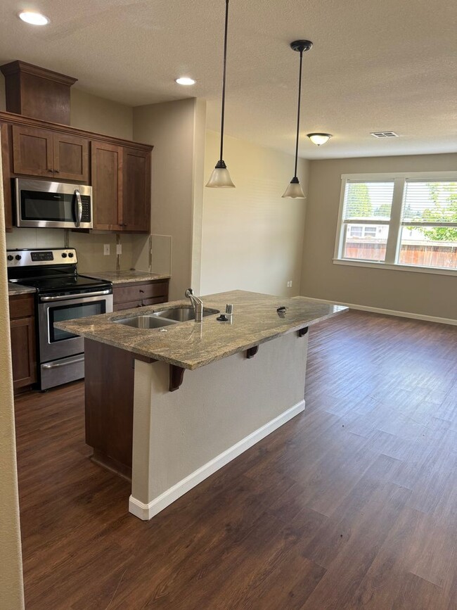 Building Photo - Woodridge - 2617A &amp; B