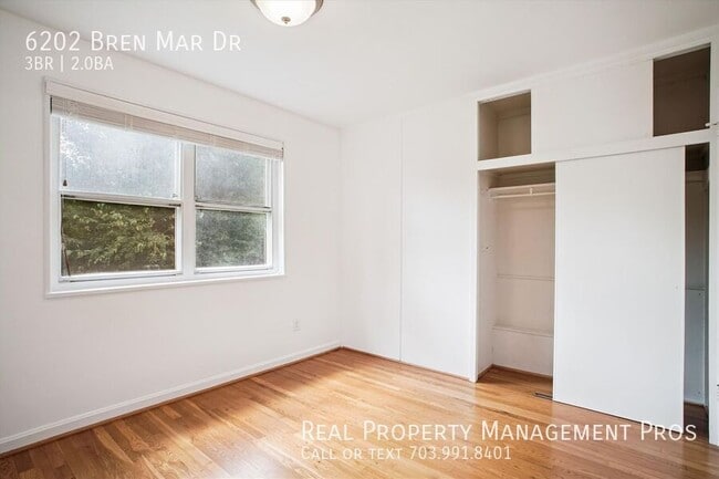 Building Photo - 6202 Bren Mar Dr