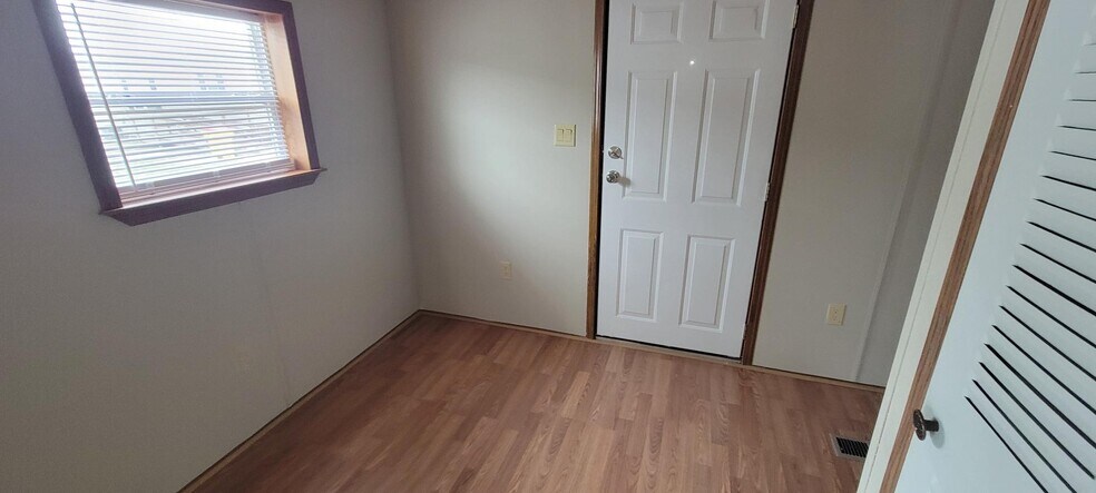 Building Photo - 9890 Eastwinds Dr