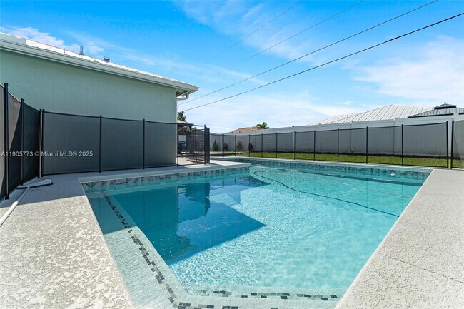 Building Photo - 4609 SW Pearl St