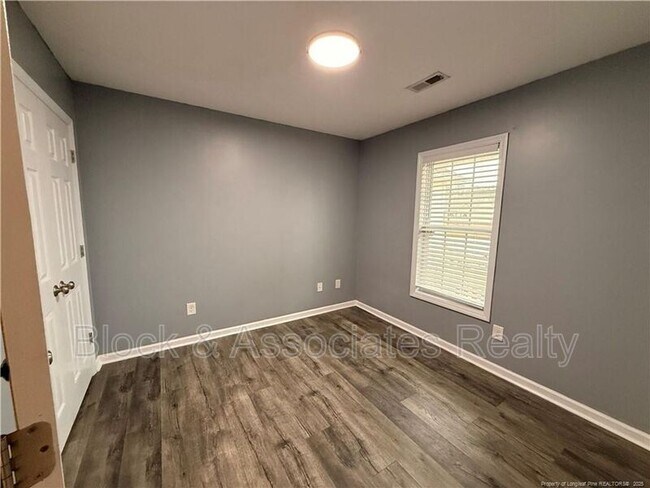 Building Photo - 68 Sunridge Dr