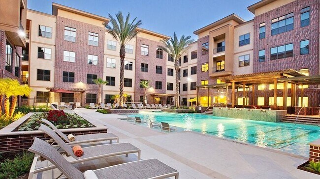 Building Photo - 13411 Briar Forest Dr