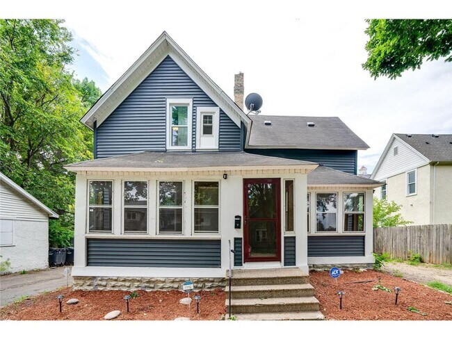 Building Photo - 1015 N 30th Ave
