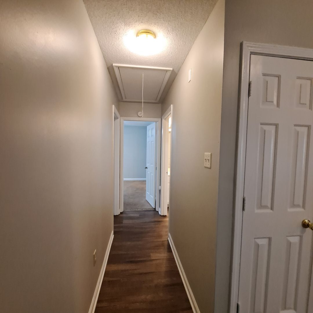 Building Photo - Welcome to this charming 3 bedroom, 2 bath...
