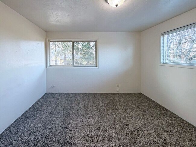 Building Photo - 25 Wedgewood Dr