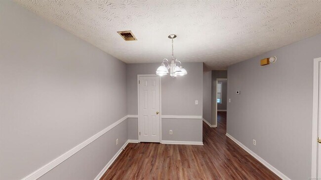 Building Photo - 173 E 6th St