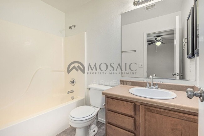 Building Photo - 1543 S Danielson Way