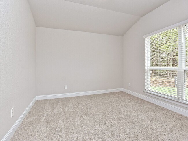 Building Photo - 3 BR/2 BA - 1554 SF Home in LAGO VISTA!!!