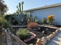 Building Photo - 1353 Pengra St