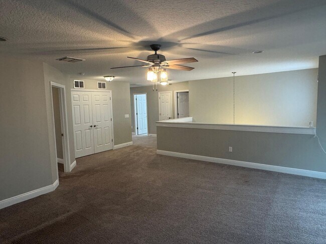 Building Photo - Spacious 5-Bedroom Riverview Home