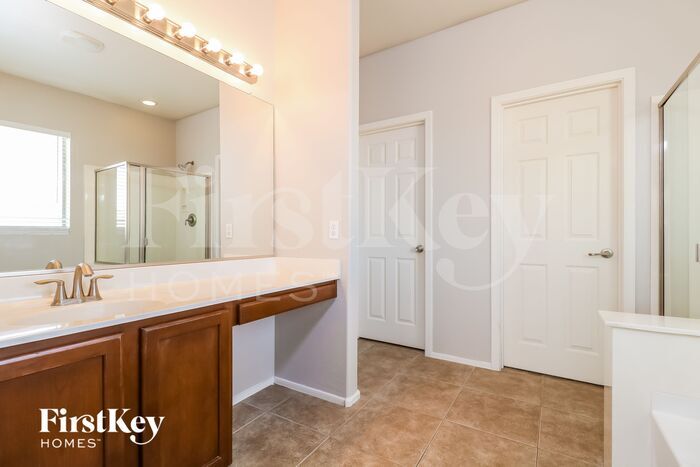 Building Photo - 9918 W Bloch Rd